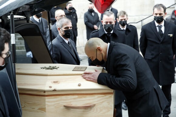 Krzysztof Leon Dziemaszkiewicz (compagnon du défunt) - Sorties des obsèques de Thierry Mugler au temple protestant de l'Oratoire du Louvre à Paris le 4 février 2022. 