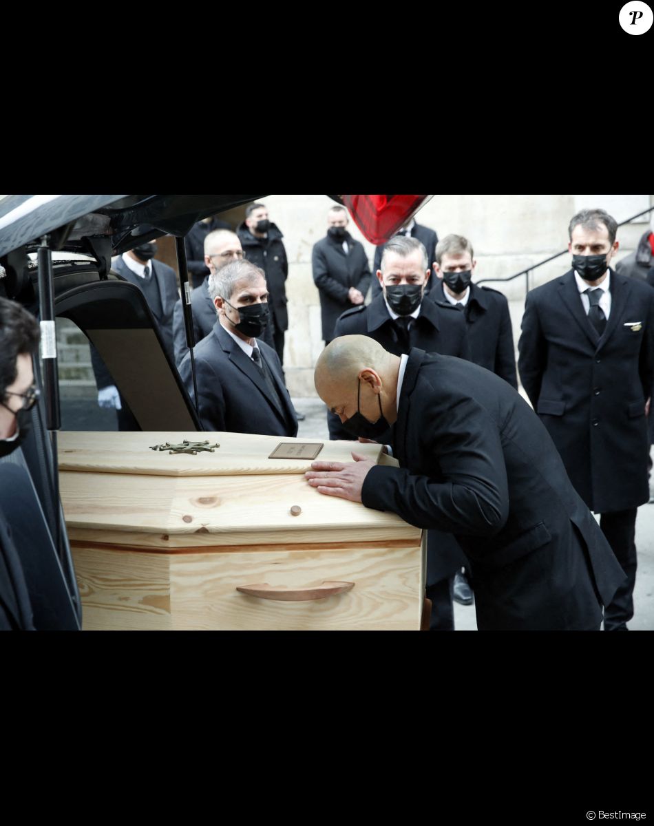 Krzysztof Leon Dziemaszkiewicz (compagnon du défunt) - Sorties des obsèques de Thierry Mugler au temple protestant de l'Oratoire du Louvre à Paris le 4 février 2022.