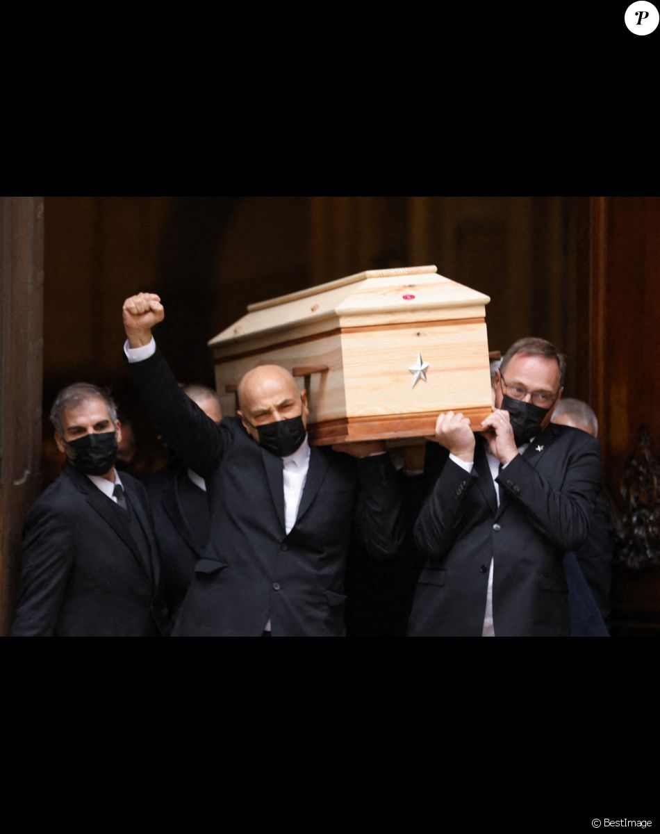 Sorties des obsèques de Thierry Mugler au temple protestant de l'Oratoire du Louvre à Paris le 4 février 2022.