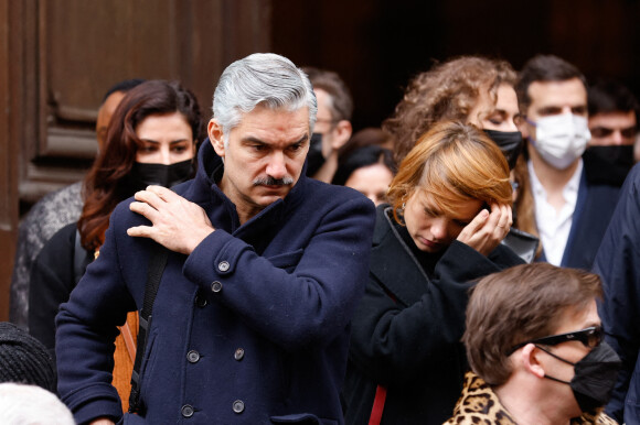 François Vincentelli et sa compagne Alice Dufour - Sorties des obsèques de Thierry Mugler au temple protestant de l'Oratoire du Louvre à Paris le 4 février 2022. 