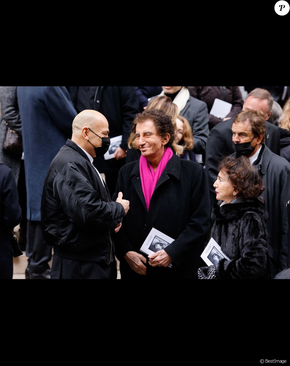 Krzysztof Leon Dziemaszkiewicz (compagnon du défunt), Jack Lang et sa femme Monique - Sorties des obsèques de Thierry Mugler au temple protestant de l'Oratoire du Louvre à Paris le 4 février 2022.