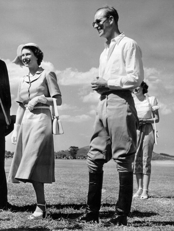 La reine Elisabeth II d'Angleterre et le prince Philip, duc d'Edimbourg au Kenya, en février 1952.