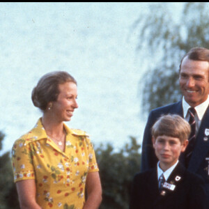 La reine Elizabeth, son mari le prince Philip et leurs enfants : Charles, Anne (et son mari Mark), Andrew et Edward en 1976. 