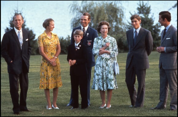La reine Elizabeth, son mari le prince Philip et leurs enfants : Charles, Anne (et son mari Mark), Andrew et Edward en 1976. 