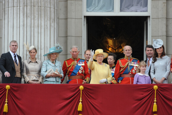 Elizabeth II et le reste de la famille royale au balcon de Buckingham en 2012. 