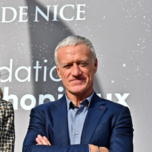 Brigitte Macron et Didier Deschamps durant la clôture nationale de l'opération Pièces Jaunes 2022, sur la colline du Château à Nice, le 4 février 2022. La Fondation Hôpitaux de Paris-Hôpitaux de France organise chaque année l'opération Pièces Jaunes, une collecte de fonds en faveur des enfants et adolescents hospitalisés. Depuis 1989, l'opération Pièces Jaunes a déjà aidé les équipes soignantes et médicales à concrétiser près de 15000 projets au bénéfice des patients, des soignants et des aidants et 6500 projets au profit des personnes âgées. © Bruno Bebert / Bestimage 