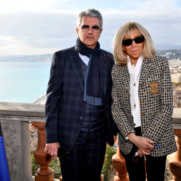 Bernard Gonzalez, le préfet des Alpes-Maritimes, et Brigitte Macron durant la clôture nationale de l'opération Pièces Jaunes 2022, sur la colline du Château à Nice, le 4 février 2022. La Fondation Hôpitaux de Paris-Hôpitaux de France organise chaque année l'opération Pièces Jaunes, une collecte de fonds en faveur des enfants et adolescents hospitalisés. Depuis 1989, l'opération Pièces Jaunes a déjà aidé les équipes soignantes et médicales à concrétiser près de 15000 projets au bénéfice des patients, des soignants et des aidants et 6500 projets au profit des personnes âgées. © Bruno Bebert / Bestimage