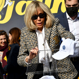 Brigitte Macron durant la clôture nationale de l'opération Pièces Jaunes 2022, sur la colline du Château à Nice, le 4 février 2022. La Fondation Hôpitaux de Paris-Hôpitaux de France organise chaque année l'opération Pièces Jaunes, une collecte de fonds en faveur des enfants et adolescents hospitalisés. Depuis 1989, l'opération Pièces Jaunes a déjà aidé les équipes soignantes et médicales à concrétiser près de 15000 projets au bénéfice des patients, des soignants et des aidants et 6500 projets au profit des personnes âgées. © Bruno Bebert / Bestimage