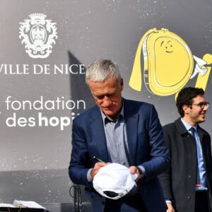 Didier Deschamps, Brigitte Macron, Christian Estrosi, le maire de Nice, et Laura Tenoudji Estrosi durant la clôture nationale de l'opération Pièces Jaunes 2022, sur la colline du Château à Nice, le 4 février 2022. La Fondation Hôpitaux de Paris-Hôpitaux de France organise chaque année l'opération Pièces Jaunes, une collecte de fonds en faveur des enfants et adolescents hospitalisés. Depuis 1989, l'opération Pièces Jaunes a déjà aidé les équipes soignantes et médicales à concrétiser près de 15000 projets au bénéfice des patients, des soignants et des aidants et 6500 projets au profit des personnes âgées. © Bruno Bebert / Bestimage