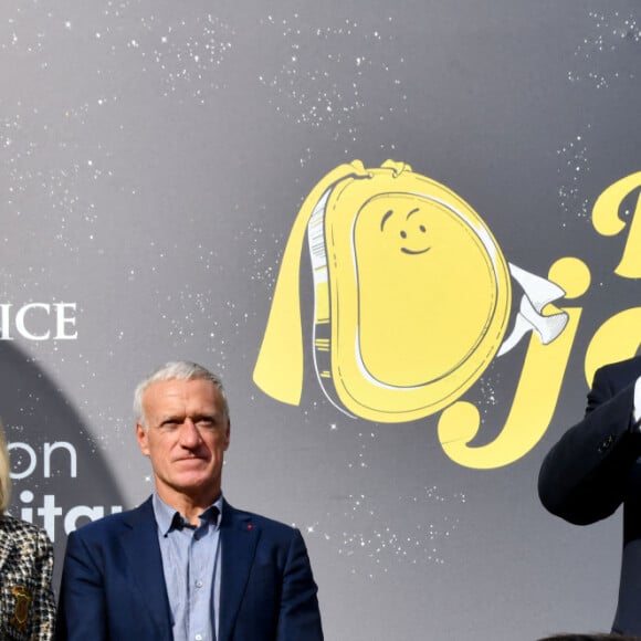 Brigitte Macron, Didier Deschamps et Christian Estrosi, le maire de Nice, durant la clôture nationale de l'opération Pièces Jaunes 2022, sur la colline du Château à Nice, le 4 février 2022. La Fondation Hôpitaux de Paris-Hôpitaux de France organise chaque année l'opération Pièces Jaunes, une collecte de fonds en faveur des enfants et adolescents hospitalisés. Depuis 1989, l'opération Pièces Jaunes a déjà aidé les équipes soignantes et médicales à concrétiser près de 15000 projets au bénéfice des patients, des soignants et des aidants et 6500 projets au profit des personnes âgées. © Bruno Bebert / Bestimage