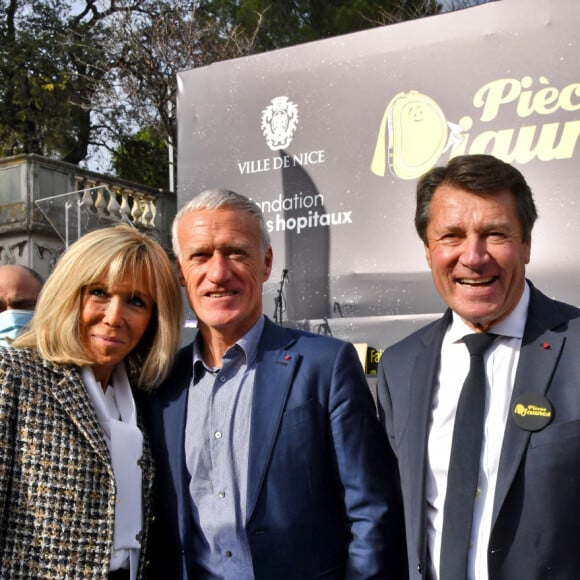 Brigitte Macron, Didier Deschamps, Christian Estrosi, le maire de Nice et Laura Tenoudji Estrosi durant la clôture nationale de l'opération Pièces Jaunes 2022, sur la colline du Château à Nice, le 4 février 2022. La Fondation Hôpitaux de Paris-Hôpitaux de France organise chaque année l'opération Pièces Jaunes, une collecte de fonds en faveur des enfants et adolescents hospitalisés. Depuis 1989, l'opération Pièces Jaunes a déjà aidé les équipes soignantes et médicales à concrétiser près de 15000 projets au bénéfice des patients, des soignants et des aidants et 6500 projets au profit des personnes âgées. © Bruno Bebert / Bestimage 