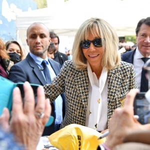 Brigitte Macron durant la clôture nationale de l'opération Pièces Jaunes 2022, sur la colline du Château à Nice, le 4 février 2022. La Fondation Hôpitaux de Paris-Hôpitaux de France organise chaque année l'opération Pièces Jaunes, une collecte de fonds en faveur des enfants et adolescents hospitalisés. Depuis 1989, l'opération Pièces Jaunes a déjà aidé les équipes soignantes et médicales à concrétiser près de 15000 projets au bénéfice des patients, des soignants et des aidants et 6500 projets au profit des personnes âgées. © Bruno Bebert / Bestimage