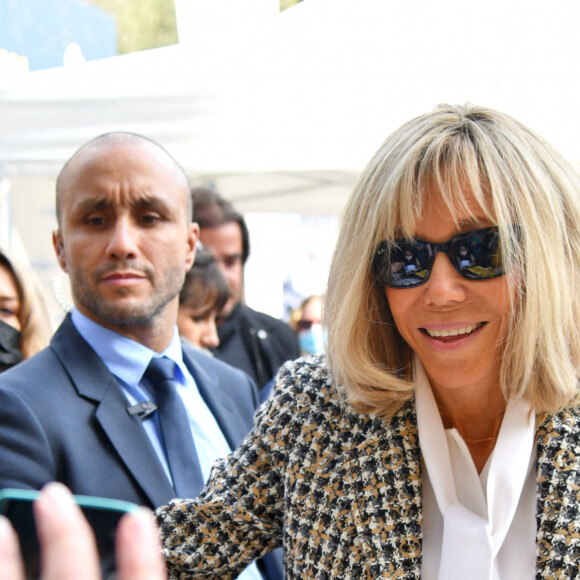 Brigitte Macron durant la clôture nationale de l'opération Pièces Jaunes 2022, sur la colline du Château à Nice, le 4 février 2022. La Fondation Hôpitaux de Paris-Hôpitaux de France organise chaque année l'opération Pièces Jaunes, une collecte de fonds en faveur des enfants et adolescents hospitalisés. Depuis 1989, l'opération Pièces Jaunes a déjà aidé les équipes soignantes et médicales à concrétiser près de 15000 projets au bénéfice des patients, des soignants et des aidants et 6500 projets au profit des personnes âgées. © Bruno Bebert / Bestimage