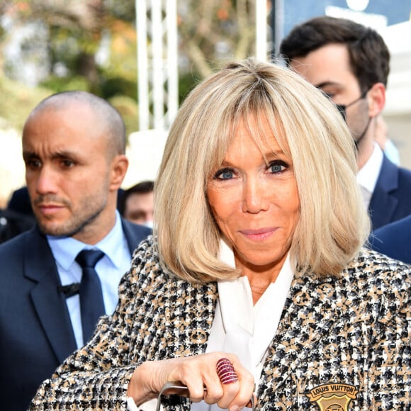 Brigitte Macron durant la clôture nationale de l'opération Pièces Jaunes 2022, sur la colline du Château à Nice, le 4 février 2022. La Fondation Hôpitaux de Paris-Hôpitaux de France organise chaque année l'opération Pièces Jaunes, une collecte de fonds en faveur des enfants et adolescents hospitalisés. Depuis 1989, l'opération Pièces Jaunes a déjà aidé les équipes soignantes et médicales à concrétiser près de 15000 projets au bénéfice des patients, des soignants et des aidants et 6500 projets au profit des personnes âgées. © Bruno Bebert / Bestimage