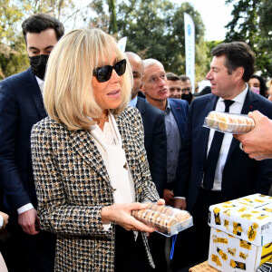 Brigitte Macron, Didier Deschamps et Christian Estrosi, le maire de Nice, durant la clôture nationale de l'opération Pièces Jaunes 2022, sur la colline du Château à Nice, le 4 février 2022. La Fondation Hôpitaux de Paris-Hôpitaux de France organise chaque année l'opération Pièces Jaunes, une collecte de fonds en faveur des enfants et adolescents hospitalisés. Depuis 1989, l'opération Pièces Jaunes a déjà aidé les équipes soignantes et médicales à concrétiser près de 15000 projets au bénéfice des patients, des soignants et des aidants et 6500 projets au profit des personnes âgées. © Bruno Bebert / Bestimage
