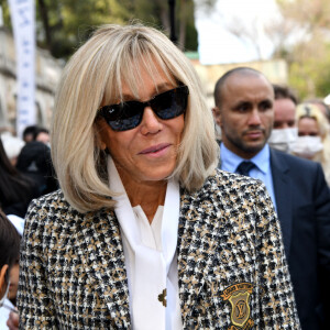 Brigitte Macron durant la clôture nationale de l'opération Pièces Jaunes 2022, sur la colline du Château à Nice, le 4 février 2022. La Fondation Hôpitaux de Paris-Hôpitaux de France organise chaque année l'opération Pièces Jaunes, une collecte de fonds en faveur des enfants et adolescents hospitalisés. Depuis 1989, l'opération Pièces Jaunes a déjà aidé les équipes soignantes et médicales à concrétiser près de 15000 projets au bénéfice des patients, des soignants et des aidants et 6500 projets au profit des personnes âgées. © Bruno Bebert / Bestimage