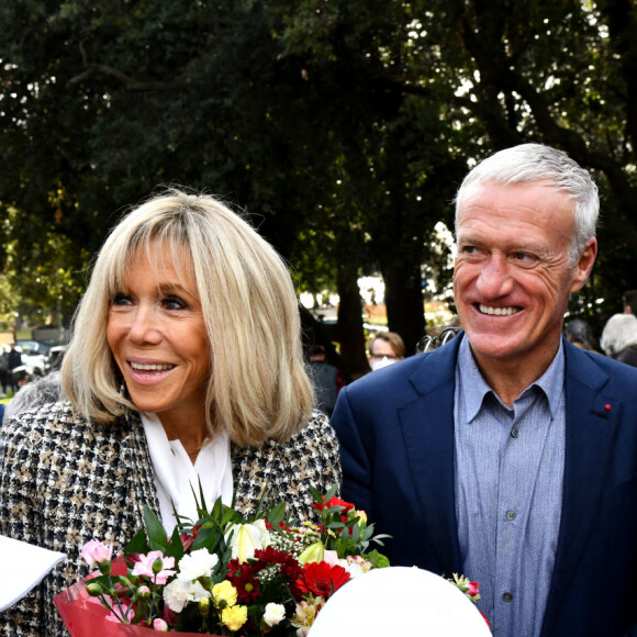 Brigitte Macron, Didier Deschamps et Christian Estrosi, le maire de Nice, durant la clôture nationale de l'opération Pièces Jaunes 2022, sur la colline du Château à Nice, le 4 février 2022. La Fondation Hôpitaux de Paris-Hôpitaux de France organise chaque année l'opération Pièces Jaunes, une collecte de fonds en faveur des enfants et adolescents hospitalisés. Depuis 1989, l'opération Pièces Jaunes a déjà aidé les équipes soignantes et médicales à concrétiser près de 15000 projets au bénéfice des patients, des soignants et des aidants et 6500 projets au profit des personnes âgées. © Bruno Bebert / Bestimage