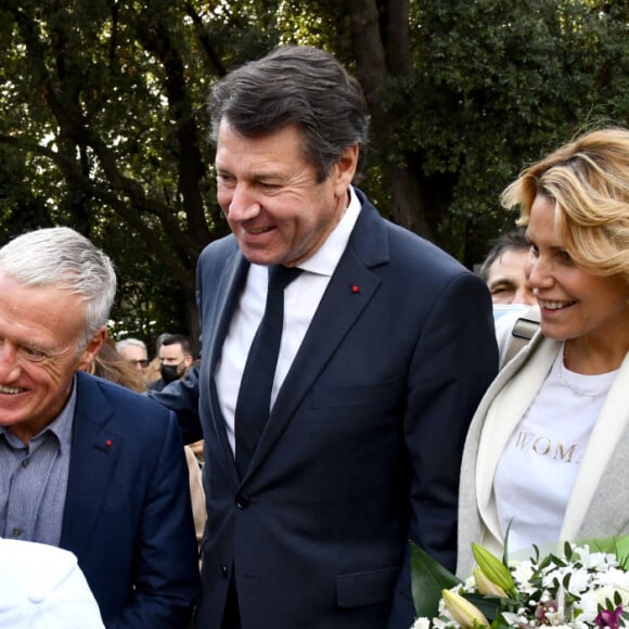 Brigitte Macron, Didier Deschamps, Christian Estrosi, le maire de Nice, et Laura Tenoudji Estrosi durant la clôture nationale de l'opération Pièces Jaunes 2022, sur la colline du Château à Nice, le 4 février 2022. La Fondation Hôpitaux de Paris-Hôpitaux de France organise chaque année l'opération Pièces Jaunes, une collecte de fonds en faveur des enfants et adolescents hospitalisés. Depuis 1989, l'opération Pièces Jaunes a déjà aidé les équipes soignantes et médicales à concrétiser près de 15000 projets au bénéfice des patients, des soignants et des aidants et 6500 projets au profit des personnes âgées. © Bruno Bebert / Bestimage