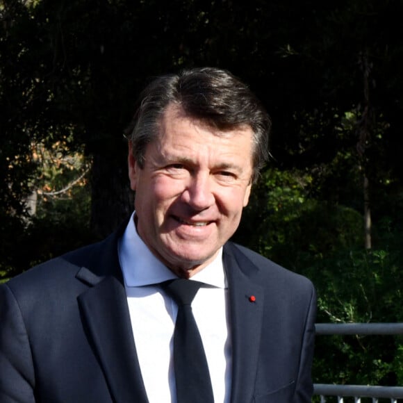 Christian Estrosi, le maire de Nice, et Brigitte Macron durant la clôture nationale de l'opération Pièces Jaunes 2022, sur la colline du Château à Nice, le 4 février 2022. La Fondation Hôpitaux de Paris-Hôpitaux de France organise chaque année l'opération Pièces Jaunes, une collecte de fonds en faveur des enfants et adolescents hospitalisés. Depuis 1989, l'opération Pièces Jaunes a déjà aidé les équipes soignantes et médicales à concrétiser près de 15000 projets au bénéfice des patients, des soignants et des aidants et 6500 projets au profit des personnes âgées. © Bruno Bebert / Bestimage