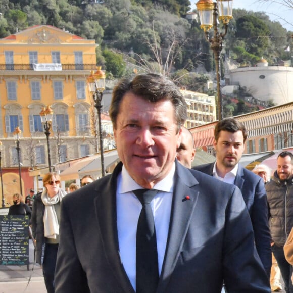 Christian Estrosi, le maire de Nice, Brigitte Macron et Laura Tenoudji Estrosi durant la clôture nationale de l'opération Pièces Jaunes 2022, sur la colline du Château à Nice, le 4 février 2022. La Fondation Hôpitaux de Paris-Hôpitaux de France organise chaque année l'opération Pièces Jaunes, une collecte de fonds en faveur des enfants et adolescents hospitalisés. Depuis 1989, l'opération Pièces Jaunes a déjà aidé les équipes soignantes et médicales à concrétiser près de 15000 projets au bénéfice des patients, des soignants et des aidants et 6500 projets au profit des personnes âgées. © Bruno Bebert / Bestimage