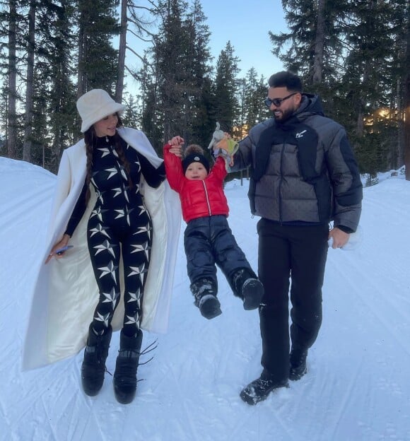 Nabilla et Thomas Vergara avec Milann au ski