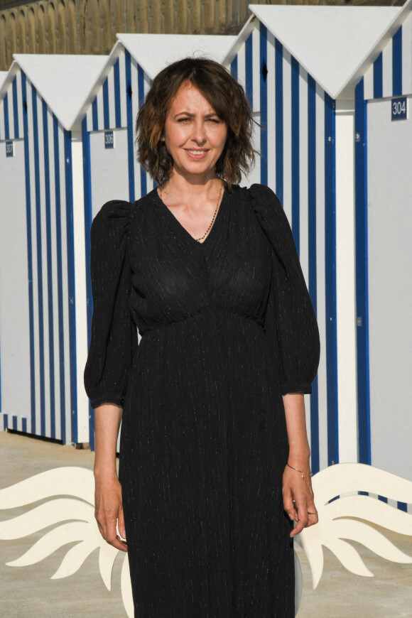 Valérie Bonneton lors du photocall du jury du 35e festival de Cabourg le 10 juin 2021. © Coadic Guirec / Bestimage