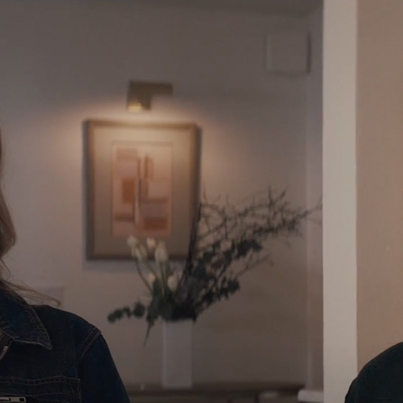 Scarlett Johansson et son compagnon Colin Jost sont les héros d'une nouvelle publicité Amazon pour le Super Bowl.