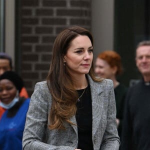 Catherine (Kate) Middleton, duchesse de Cambridge, arrive pour une visite au PACT (Parents and Children Together) dans le quartier de Southwark à Londres, Royaume Uni, le 8 févrizer 2022, pour en savoir plus sur la façon dont les communautés peuvent soutenir les parents et leurs familles dans leur bien-être mental et améliorer la santé et le développement des jeunes enfants.