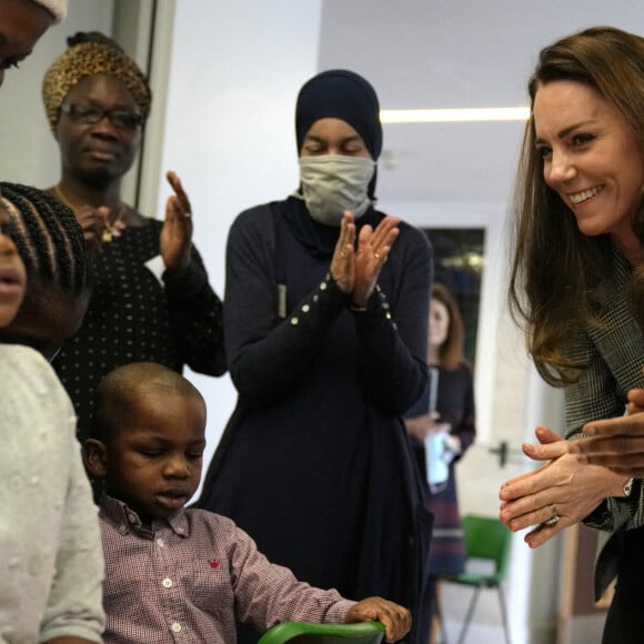 Catherine (Kate) Middleton, duchesse de Cambridge, arrive pour une visite au PACT (Parents and Children Together) dans le quartier de Southwark à Londres, Royaume Uni, le 8 févrizer 2022, pour en savoir plus sur la façon dont les communautés peuvent soutenir les parents et leurs familles dans leur bien-être mental et améliorer la santé et le développement des jeunes enfants.