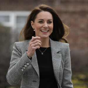 Catherine (Kate) Middleton, duchesse de Cambridge, arrive pour une visite au PACT (Parents and Children Together) dans le quartier de Southwark à Londres.