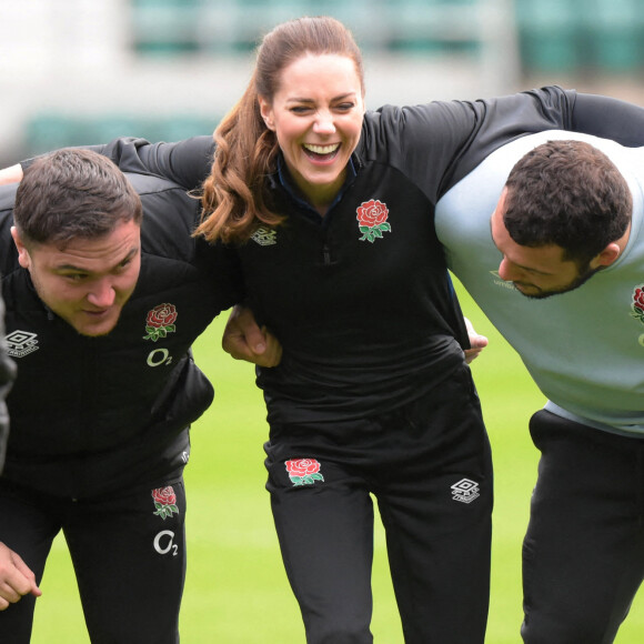 Catherine (Kate) Middleton, duchesse de Cambridge, participe à l'entraînement de rugby au stade de Twickenham à Londres en sa qualité de nouvelle marraine des Rugby Football Union et de la Rugby Football League, le 2 février 2022.