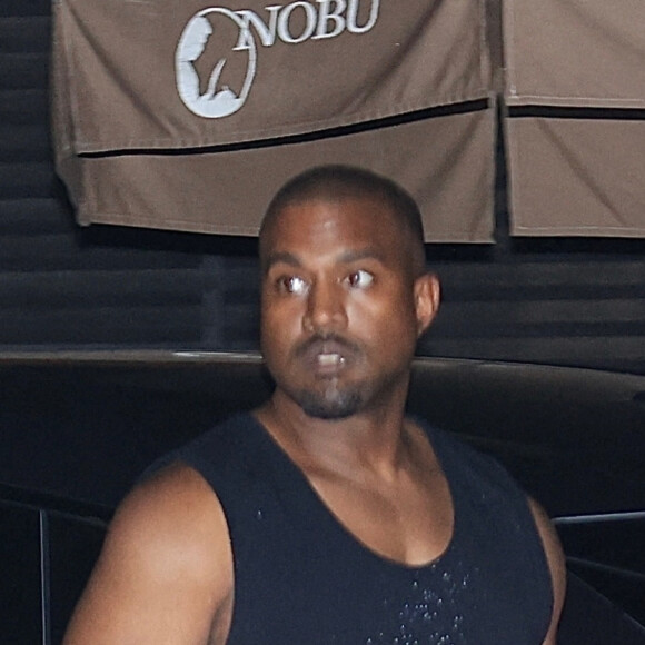 Kanye West (ye) et Chaney Jones, la copie de K. Kardashian, à la sortie du restaurant "Nobu" à Malibu. Los Angeles