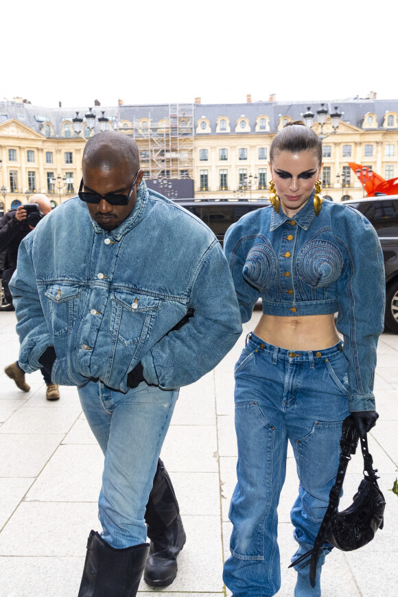 Kanye West (Ye) et sa compagne Julia Fox arrivent à l'hôtel Ritz à Paris, France, le 23 janvier 2022. © Da Silva-Perusseau/Bestimage 