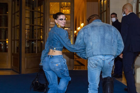 Kanye West (Ye) et sa compagne Julia Fox arrivent à l'hôtel Ritz à Paris, France, le 23 janvier 2022. © Da Silva-Perusseau/Bestimage 