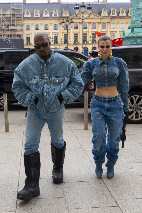 Kanye West (Ye) et sa compagne Julia Fox arrivent à l'hôtel Ritz à Paris. © Da Silva-Perusseau/Bestimage 