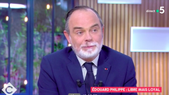 Edouard Philippe, invité de C à vous sur France 5, arbore une barbe complètement blanche et revient sur son départ du gouvernement