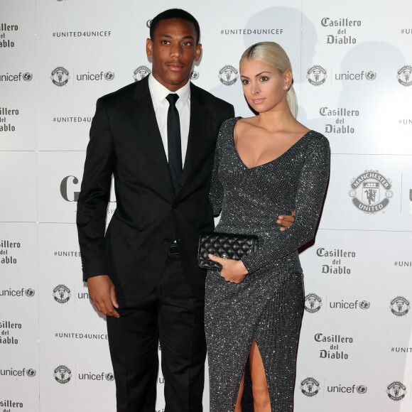Anthony Martial et sa compagne Mélanie da Cruz sont apparus pour la première fois en public au photocall du dîner de gala "The United for UNICEF" au stade Old Trafford à Manchester, Royaume Uni, le 31 octobre 2016.