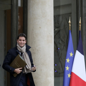 Gabriel Attal, Porte-parole du Gouvernement à la sortie du conseil des ministres, le 15 décembre 2021, au palais de l'Elysée, à Paris