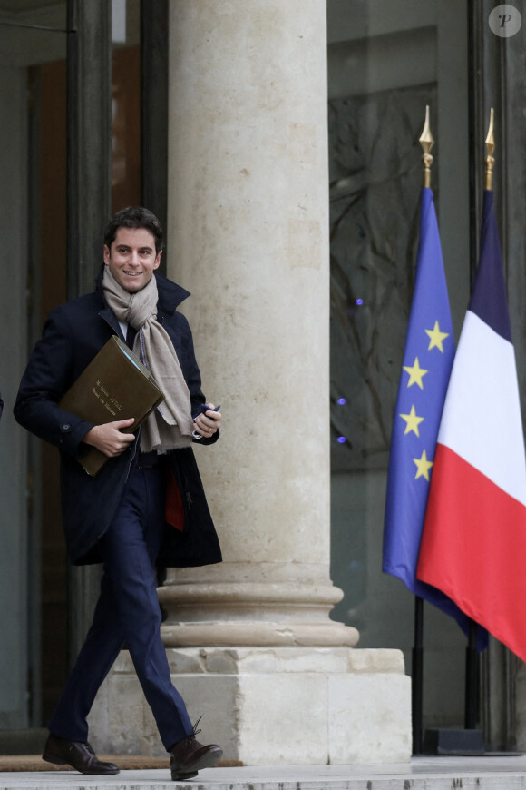 Gabriel Attal, Porte-parole du Gouvernement à la sortie du conseil des ministres, le 15 décembre 2021, au palais de l'Elysée, à Paris