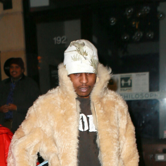 Rihanna et son compagnon A$AP Rocky quittent le restaurant "Peasant" à New York, le 22 janvier 2022.