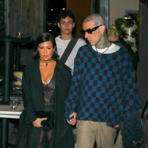 Kourtney Kardashian et son fiancé Travis Barker sont allés dîner avec leurs enfants respectifs Mason Disick, Landon Ashler, Alabama Luella et Atiana De La Hoya au restaurant Craig's, à West Hollywood.