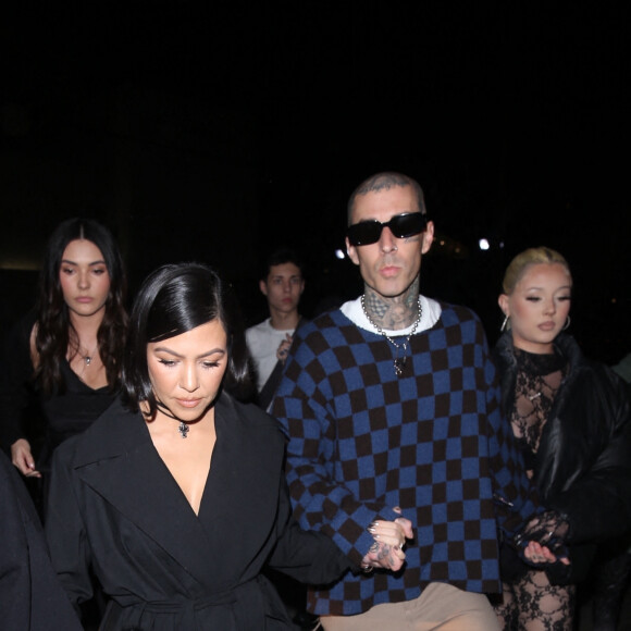 Kourtney Kardashian et son fiancé Travis Barker sont allés dîner avec leurs enfants respectifs Mason Disick, Landon Ashler, Alabama Luella et Atiana De La Hoya au restaurant Craig's. West Hollywood, le 8 février 2022.