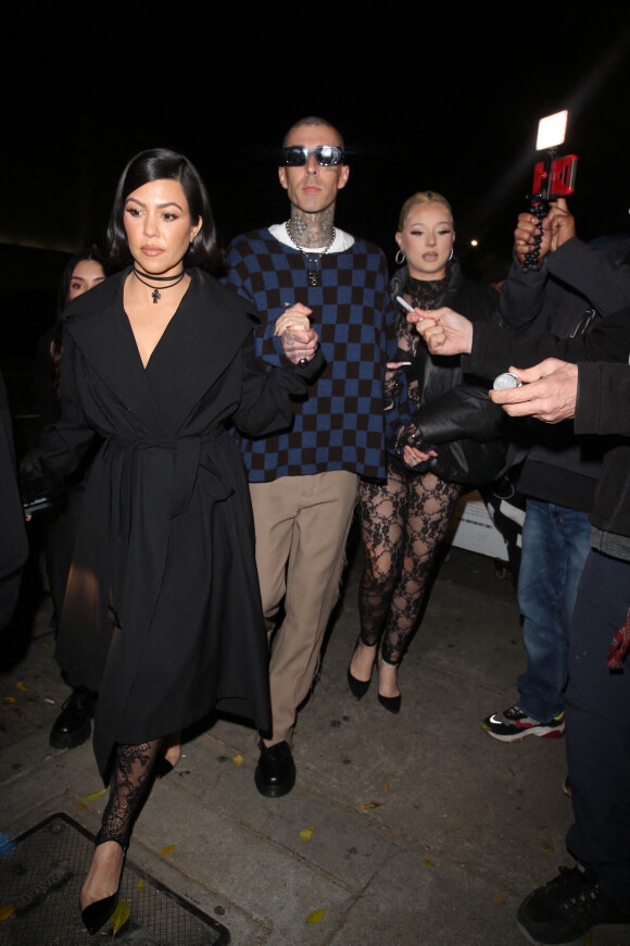 Kourtney Kardashian et son fiancé Travis Barker sont allés dîner avec leurs enfants respectifs Mason Disick, Landon Ashler, Alabama Luella et Atiana De La Hoya au restaurant Craig's. West Hollywood, le 8 février 2022.