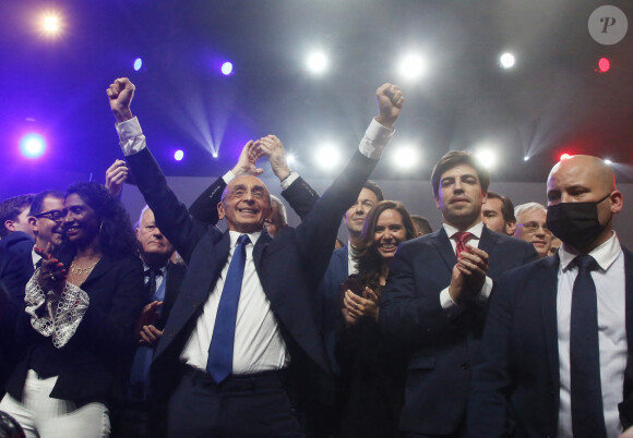 Eric Zemmour,Guillaume Peltier et Sarah Knafo - Le candidat à la présidence du parti d'extrême droite français "Reconquête!", Eric Zemmour lors de son rassemblement électoral au Grand Palais à Lille, France, le 5 février 2022.