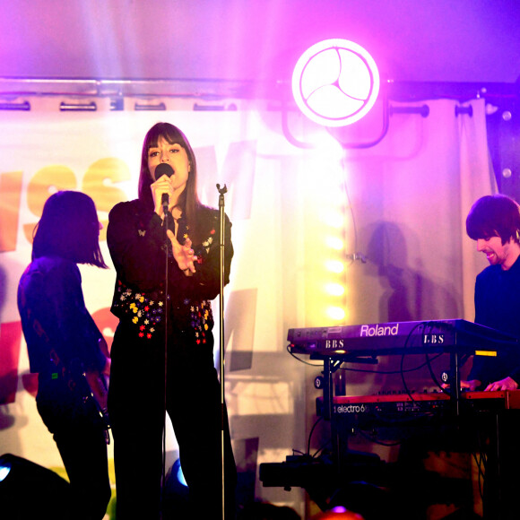 Exclusif - Clara Luciani en concert très privé organisé par la radio Kiss FM au Château de Crémat à Nice, France, le 10 janvier 2022. © Bruno Bebert/Bestimage 