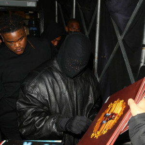 Kanye West (ye) et Offset à la sortie du club "The Nice Guy" à Los Angeles, le 7 février 2022.