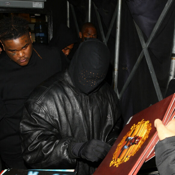 Kanye West (ye) et Offset à la sortie du club "The Nice Guy" à Los Angeles, le 7 février 2022.