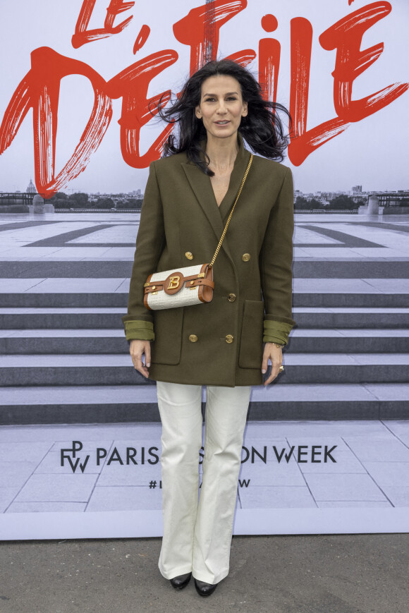 Marie Drucker au photocall du défilé de mode "Le Defile L'Oreal Paris 2021" lors de la la Fashion Week printemps/été 2022 sur le parvis des droits de l'homme à Paris, France, le 3 octobre 2021. © Olivier Borde/Bestimage 