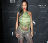 Rihanna (enceinte) au photocall "Fenti Beauty et Fenty Skin" à Los Angeles, le 11 février 2022.