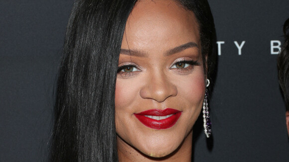 Rihanna enceinte : transparence et ventre à l'air, elle assume ses courbes de future maman